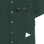 Camicia a maniche corte con moschettone in verde And wander - uomo 
