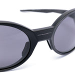 OCCHIALI DA SOLE OVALI IN NERO OAKLEY - UNISEX 