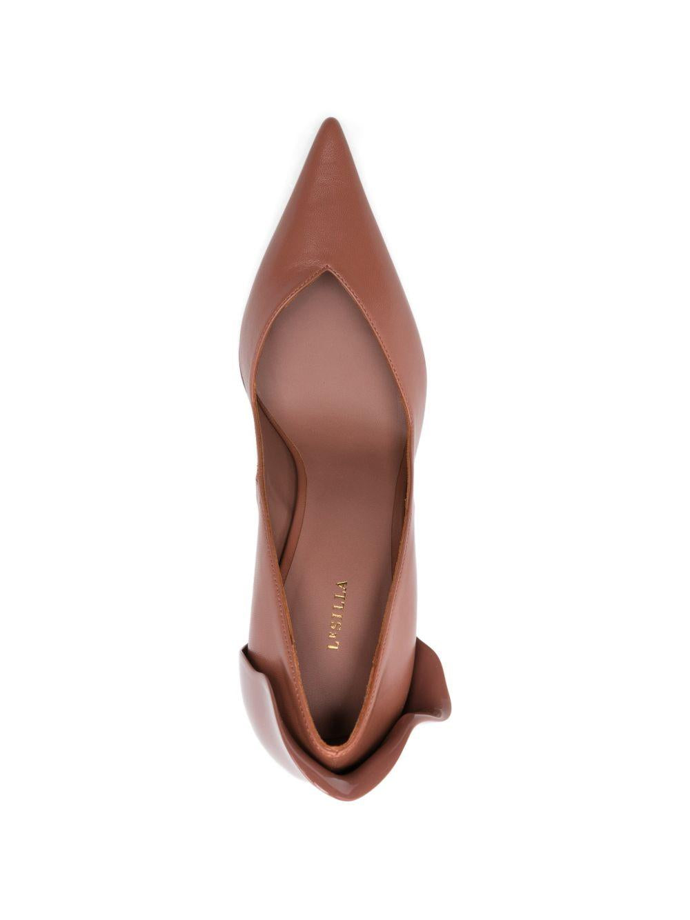 Décolleté a punta con volant petalo in marrone Le silla - donna 