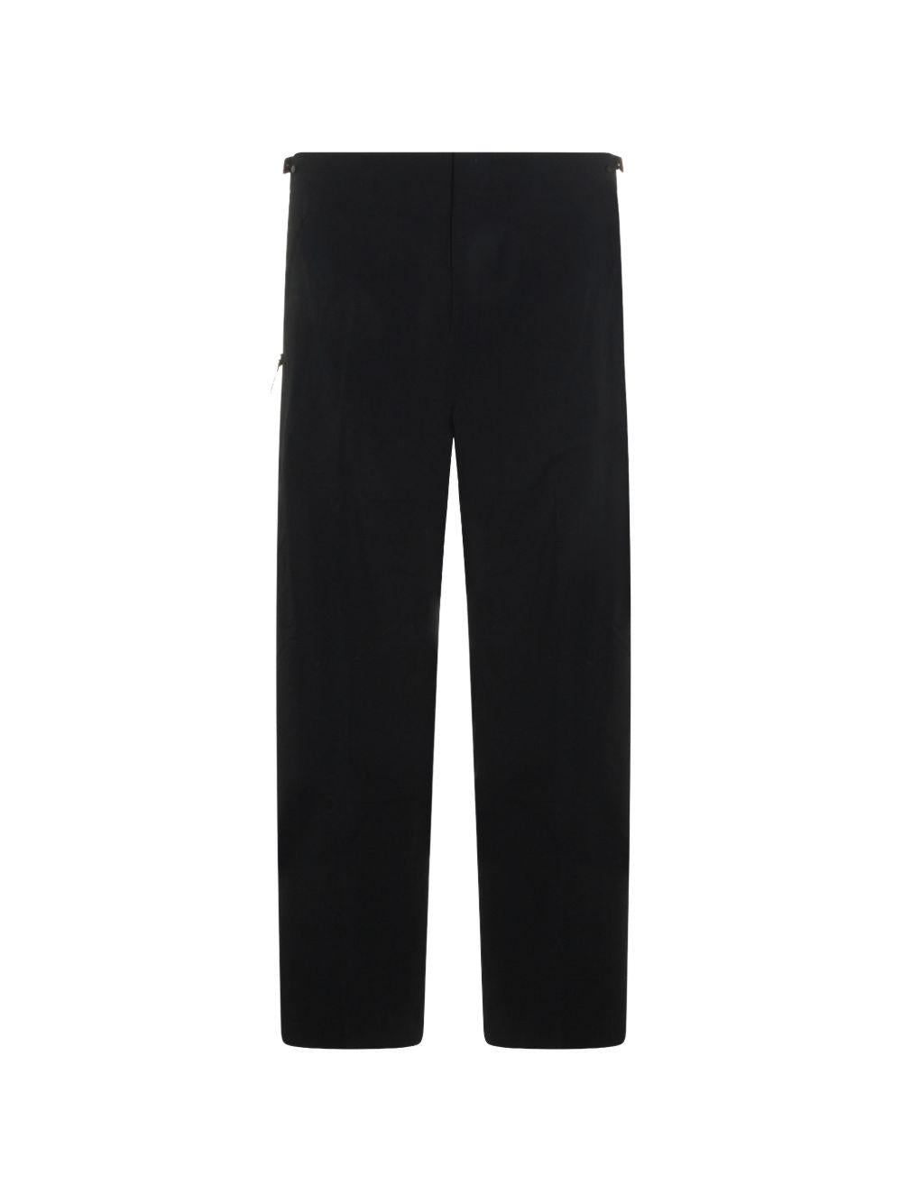 Pantaloni spere cargo in nero 