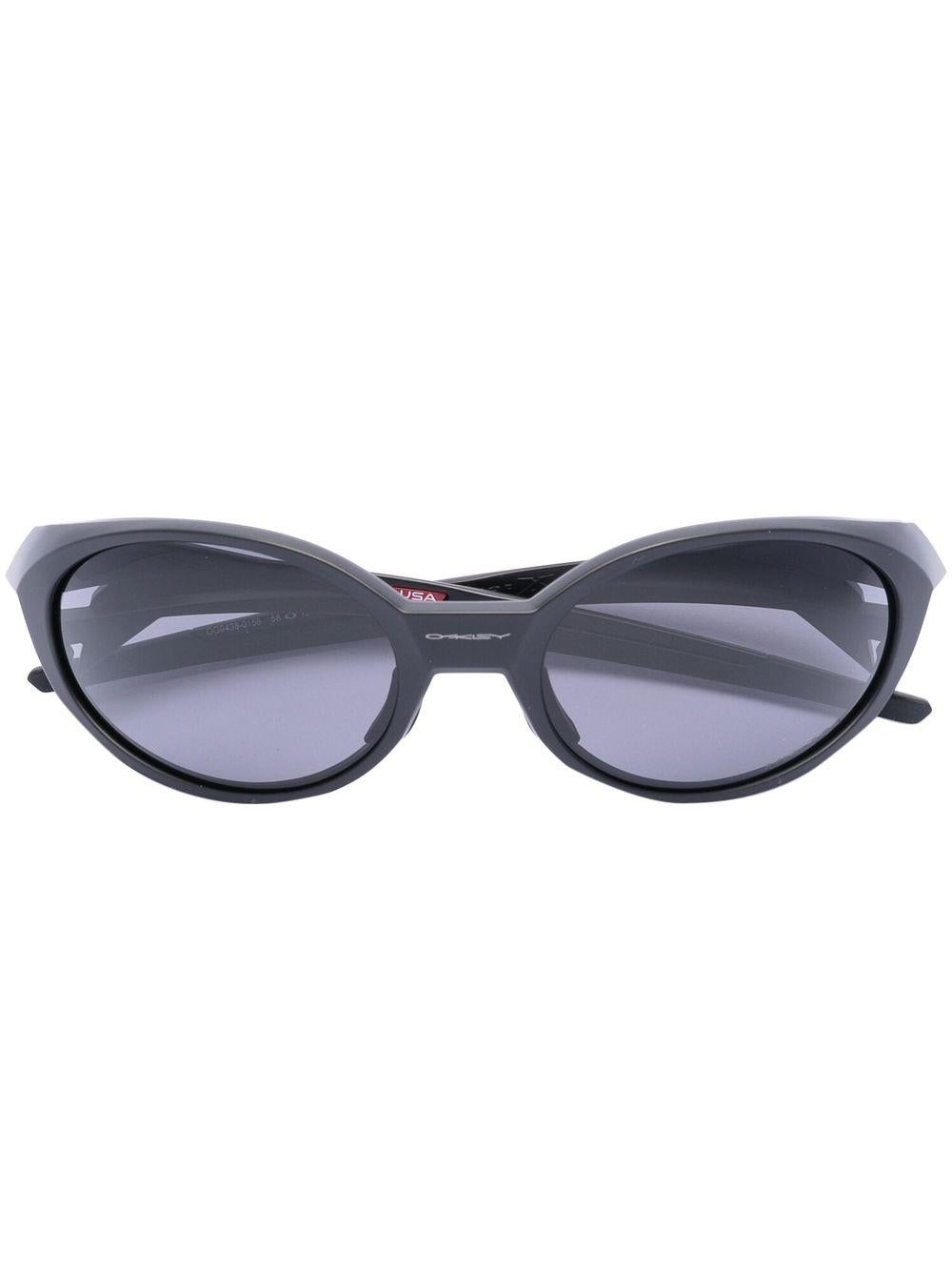 OCCHIALI DA SOLE OVALI IN NERO OAKLEY - UNISEX 