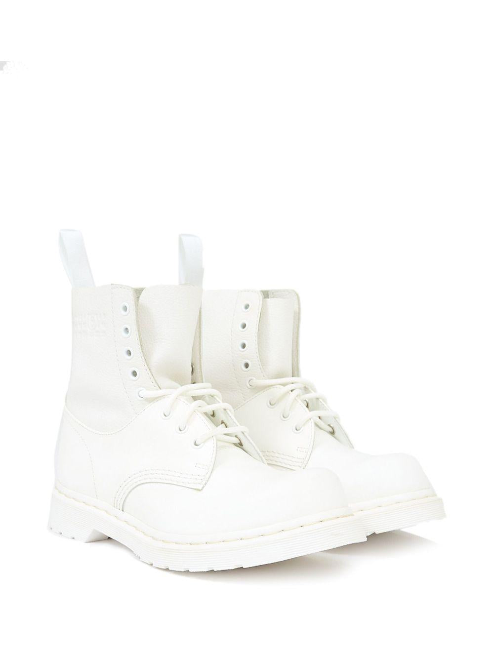Stivaletti alti con lacci in bianco MM6 x Dr. Martens - donna 