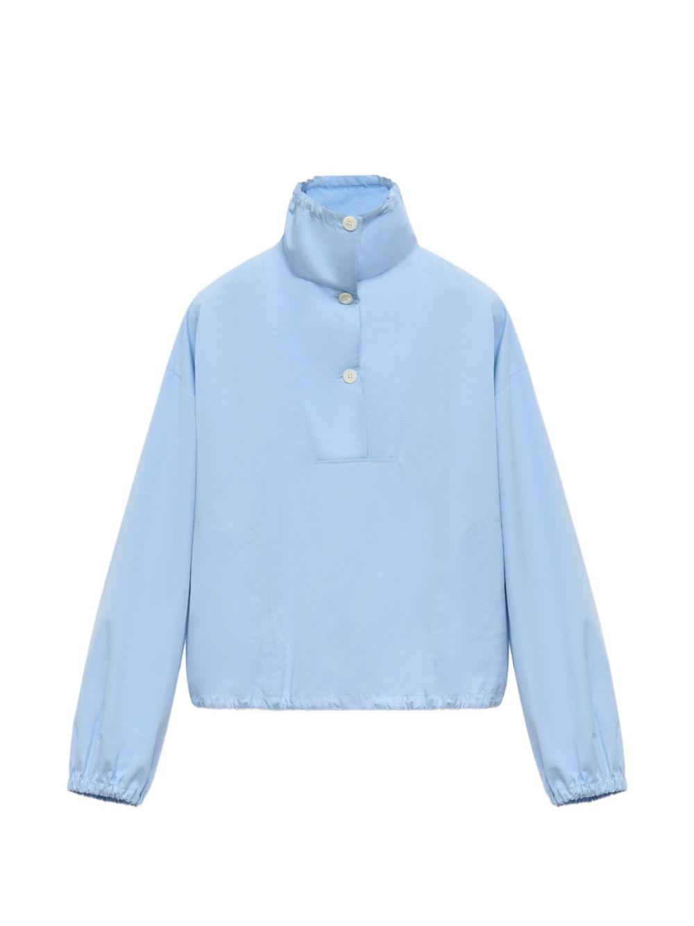 Camicia in popeline a collo alto in celeste 