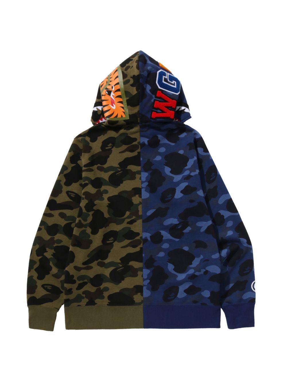 Felpa con zip intera e motivo mimetico a squalo in blu e verde A bathing ape - uomo 