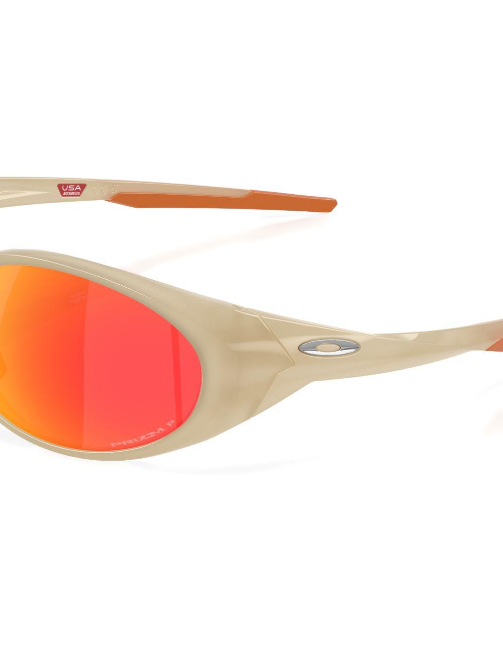 occhiali da sole ovali con lente rossa oakley - unisex 