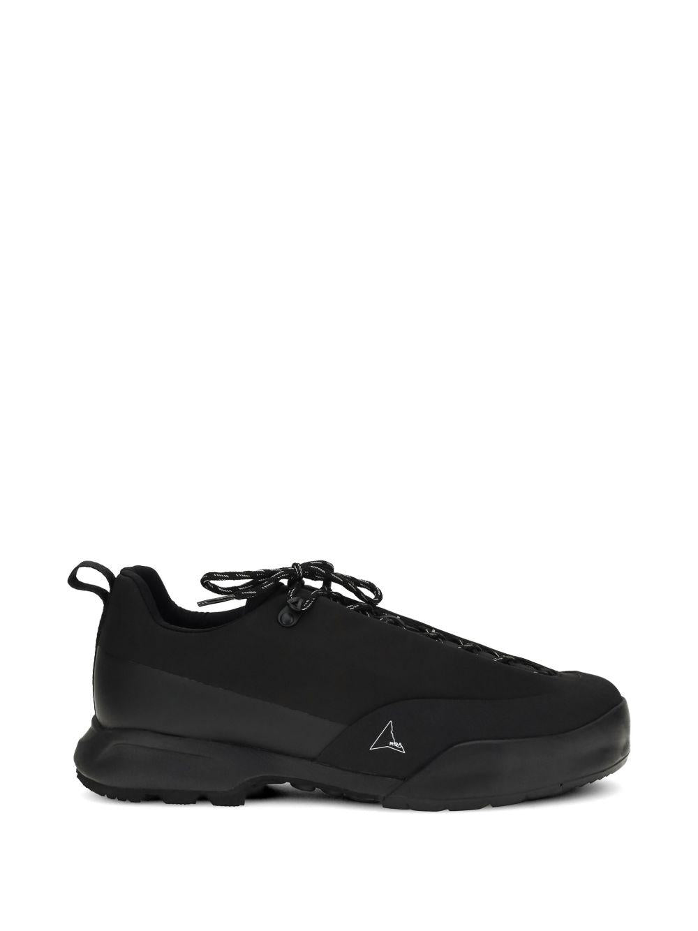 Sneakers allacciate con logo cingino in nero Roa - uomo 