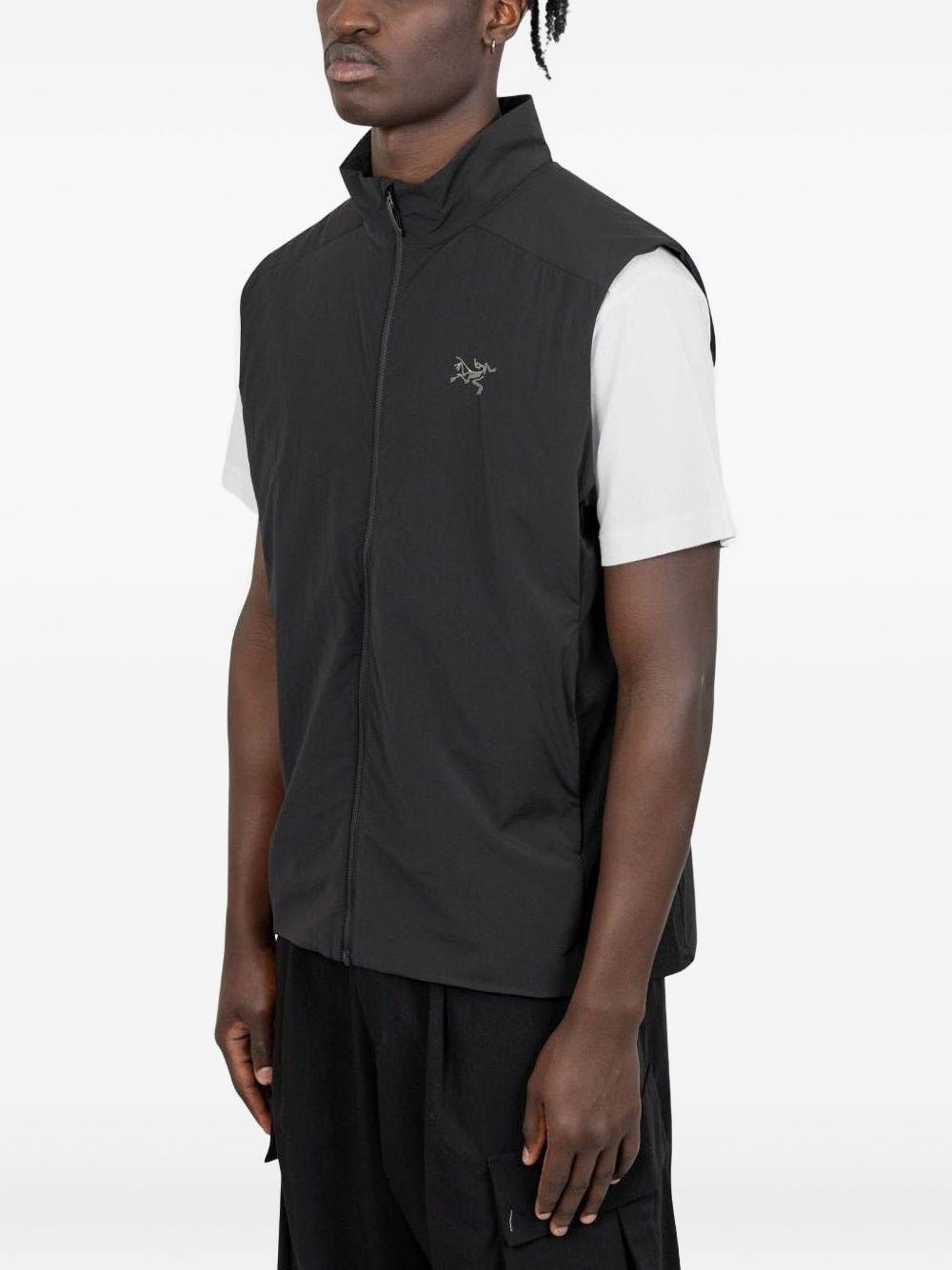 Gilet con zip sul collo in nero Arc'teryx - uomo 