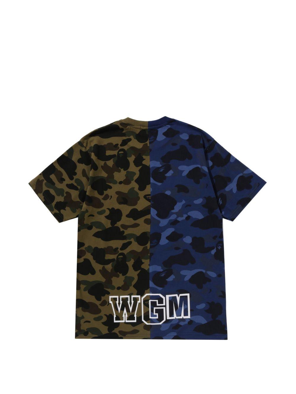 T-shirt in cotone con stampa mimetica in blu e verde A bathing ape - uomo 