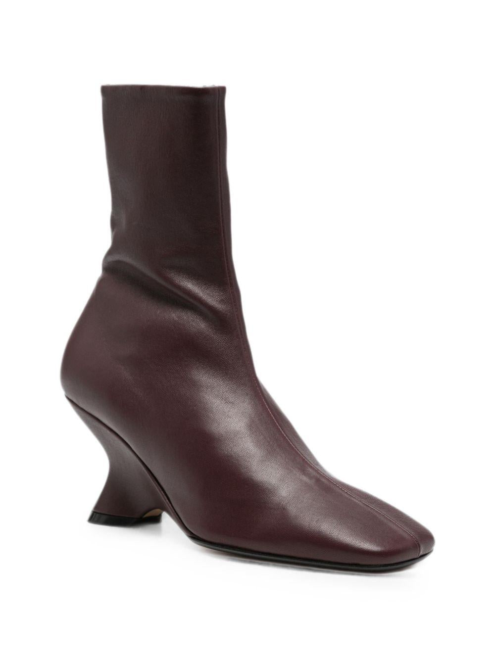 Stivaletti con tacco in pelle in bordeaux 