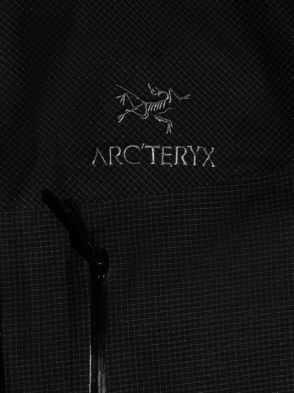 Giacca con cappuccio alpha in nero Arc'teryx - uomo 
