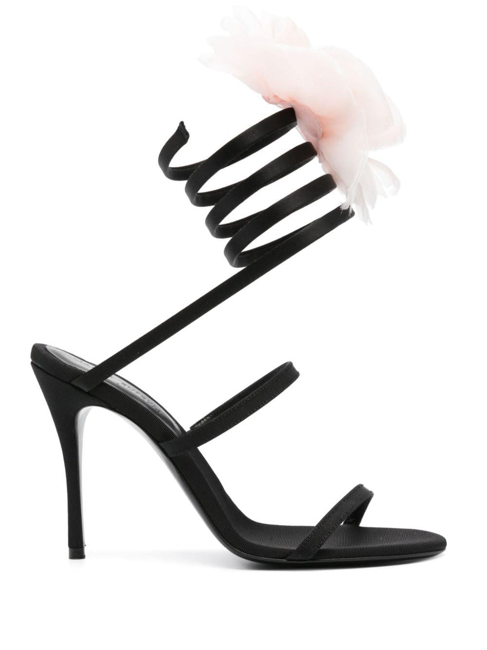 Sandali con applicazioni a fiore in nero - donna 