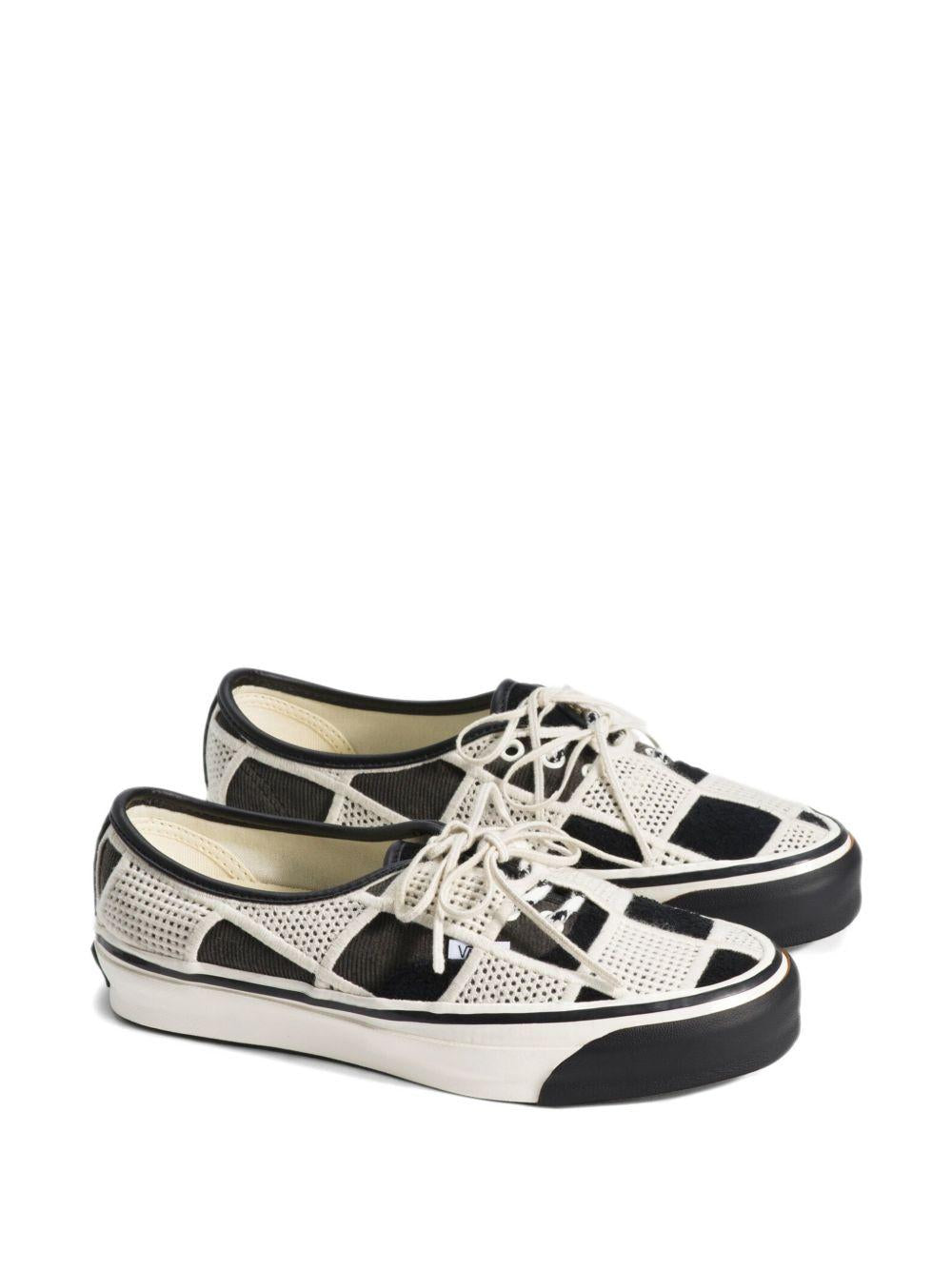 Sneakers lx authentic 44 shell in bainco e nero Vans - unisex 