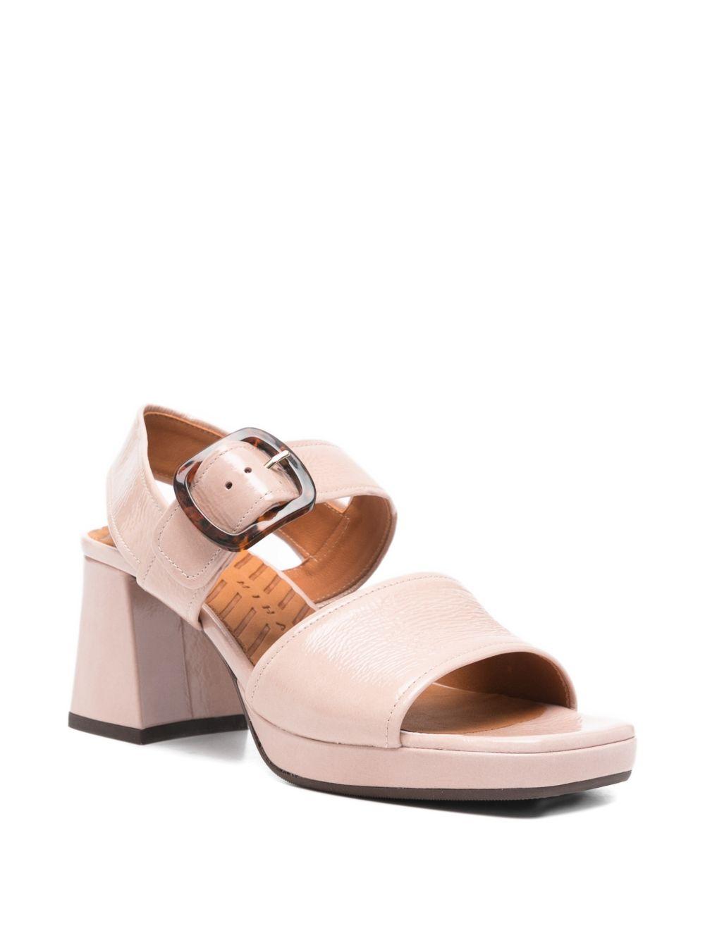 Sandali in pelle lucida con fibbia in rosa Chie mihara - donna 
