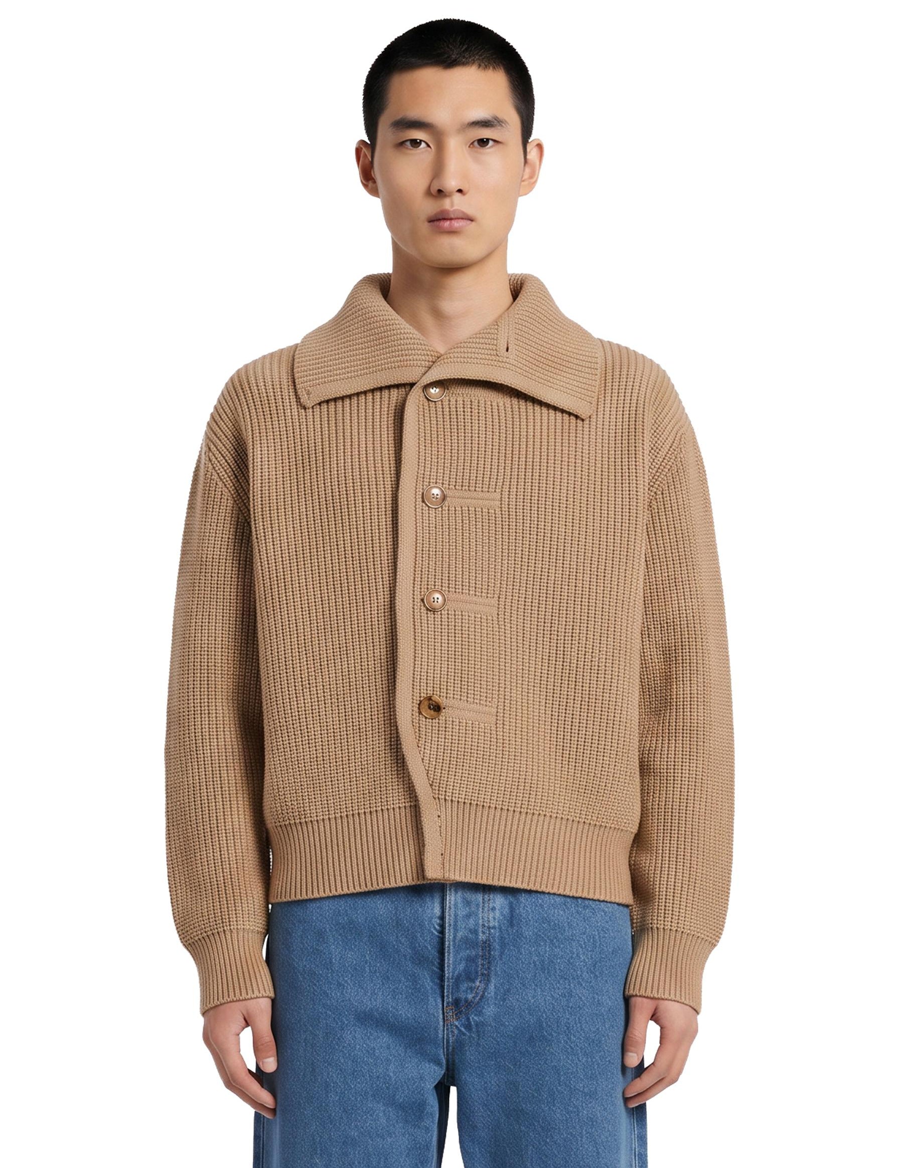 Cardigan in lana con bottoni camel 