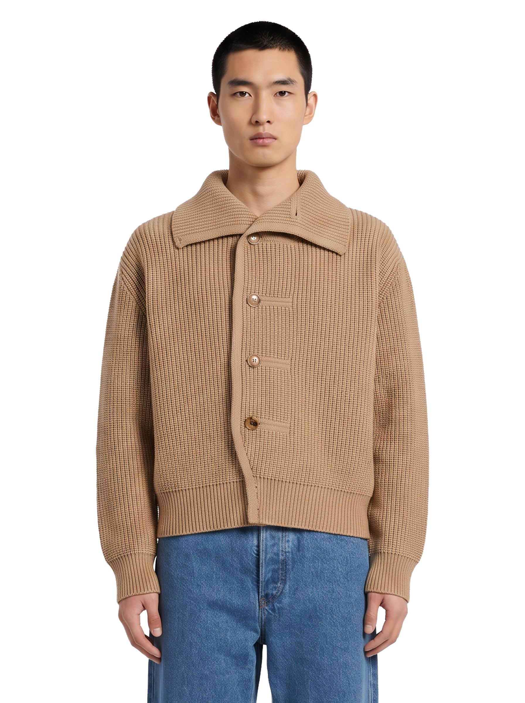Cardigan in lana con bottoni camel 