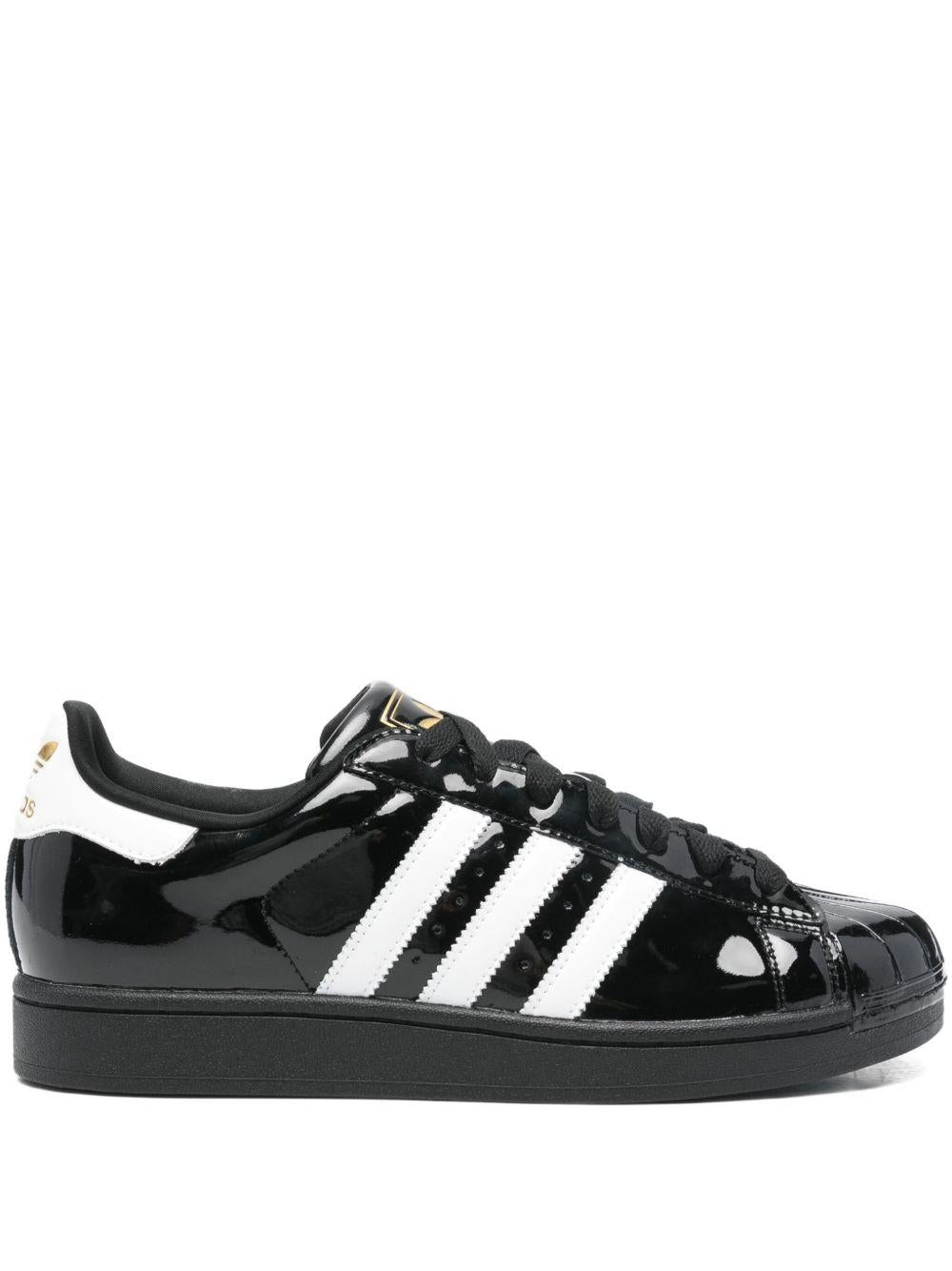 Sneakers superstar II con finitura lucida in nero 