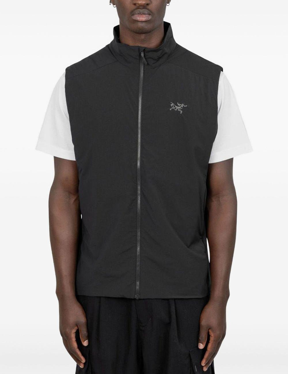 Gilet con zip sul collo in nero Arc'teryx - uomo 
