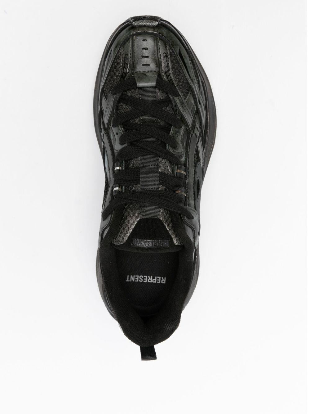 Sneakers storm runner con lacci in nero 