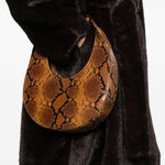 Borsa Moon con effetto pelle di serpente in marrone Staud - donna 
