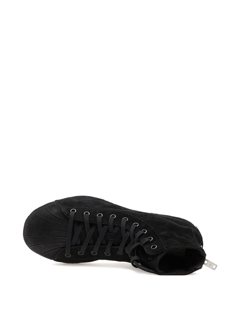 Sneakers con lacci e zip in nero 
