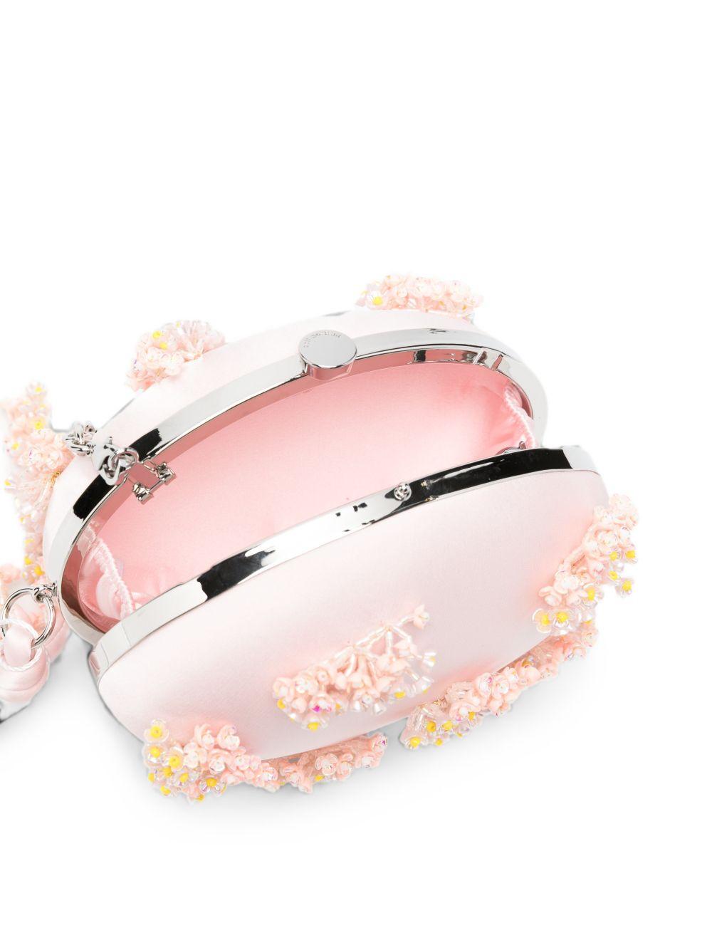 Clutch in raso rosa con decorazioni floreali 
