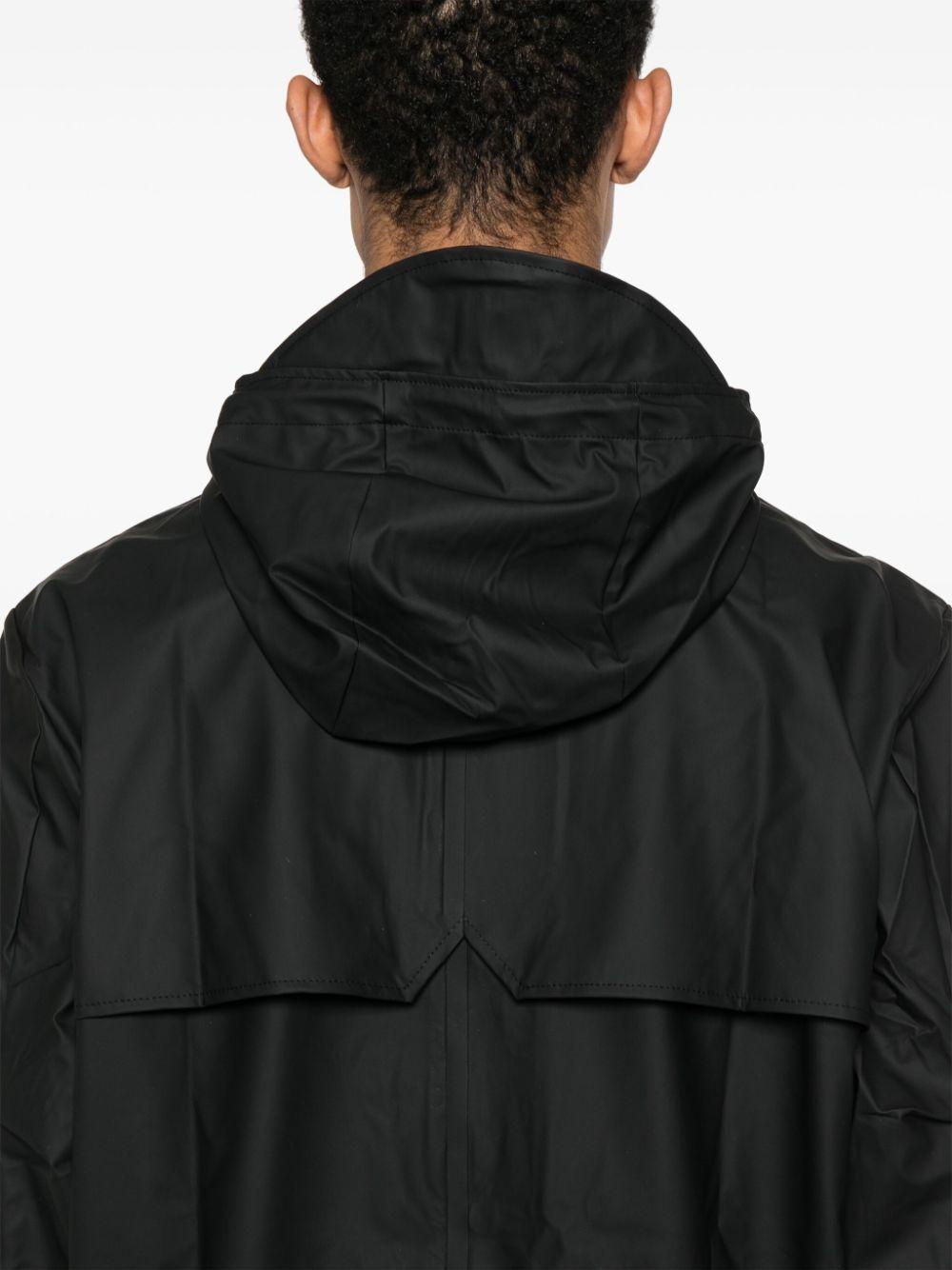 Parka rivestito con cappuccio e coulisse  in nero Rains - uomo 