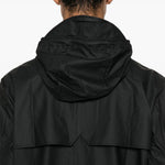 Parka rivestito con cappuccio e coulisse  in nero Rains - uomo 