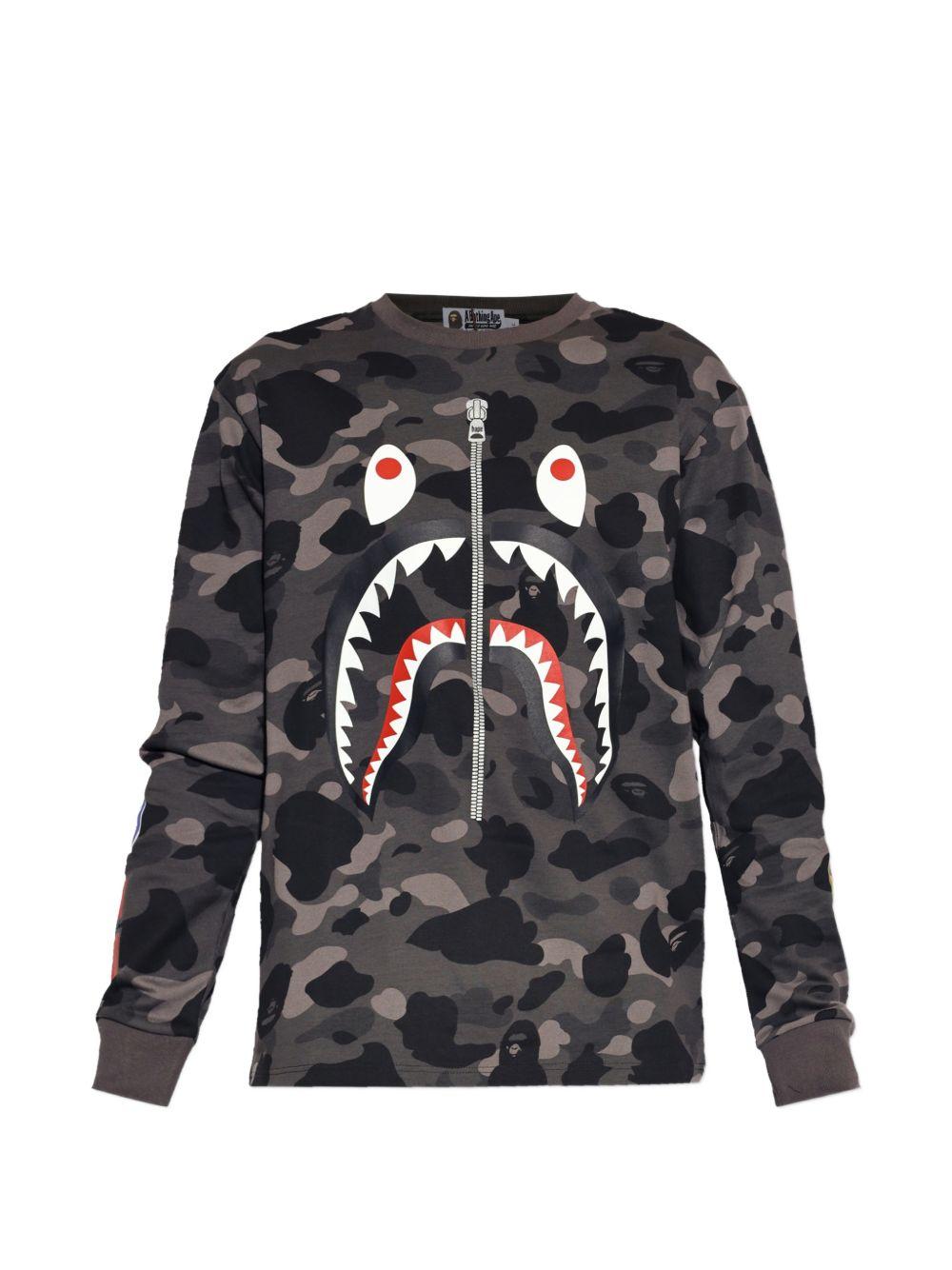 T-shirt con stampa mimetica e dettagli squalo in nero A bathing ape - uomo 