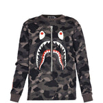 T-shirt con stampa mimetica e dettagli squalo in nero A bathing ape - uomo 
