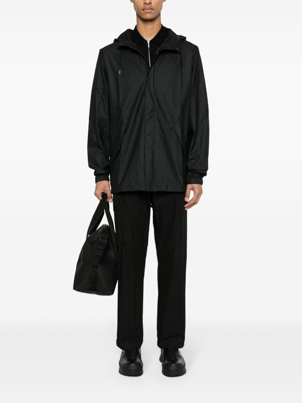 Parka rivestito con cappuccio e coulisse  in nero Rains - uomo 