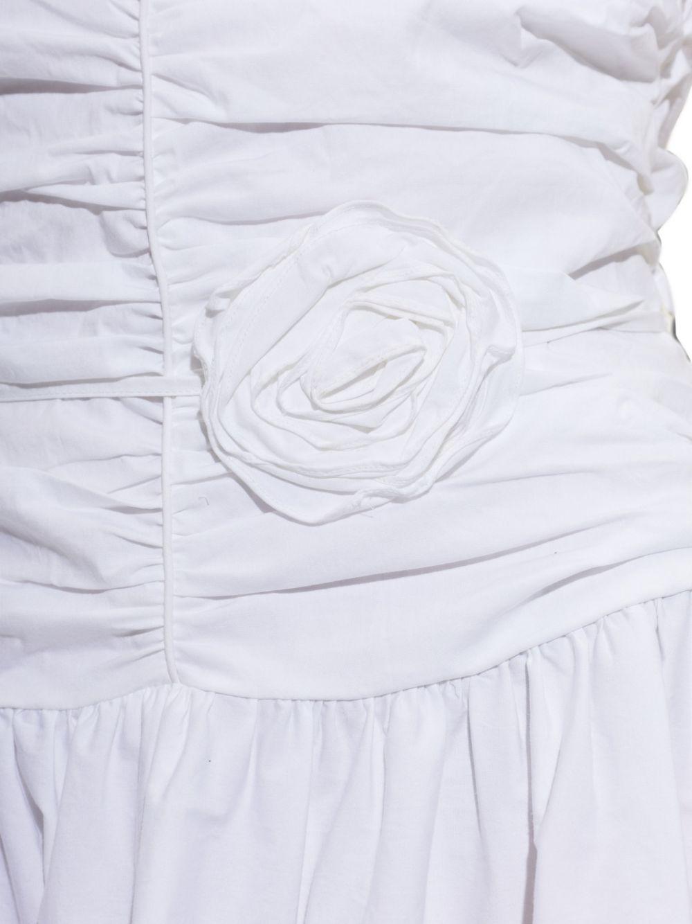 Abito midi arricciato con dettagli floreali in bianco 