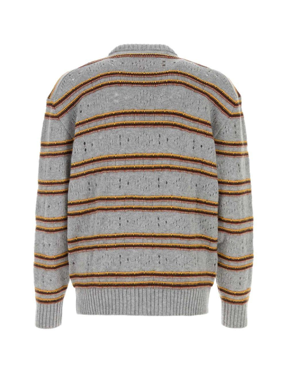 Maglione in cashmere a righe in grigio 