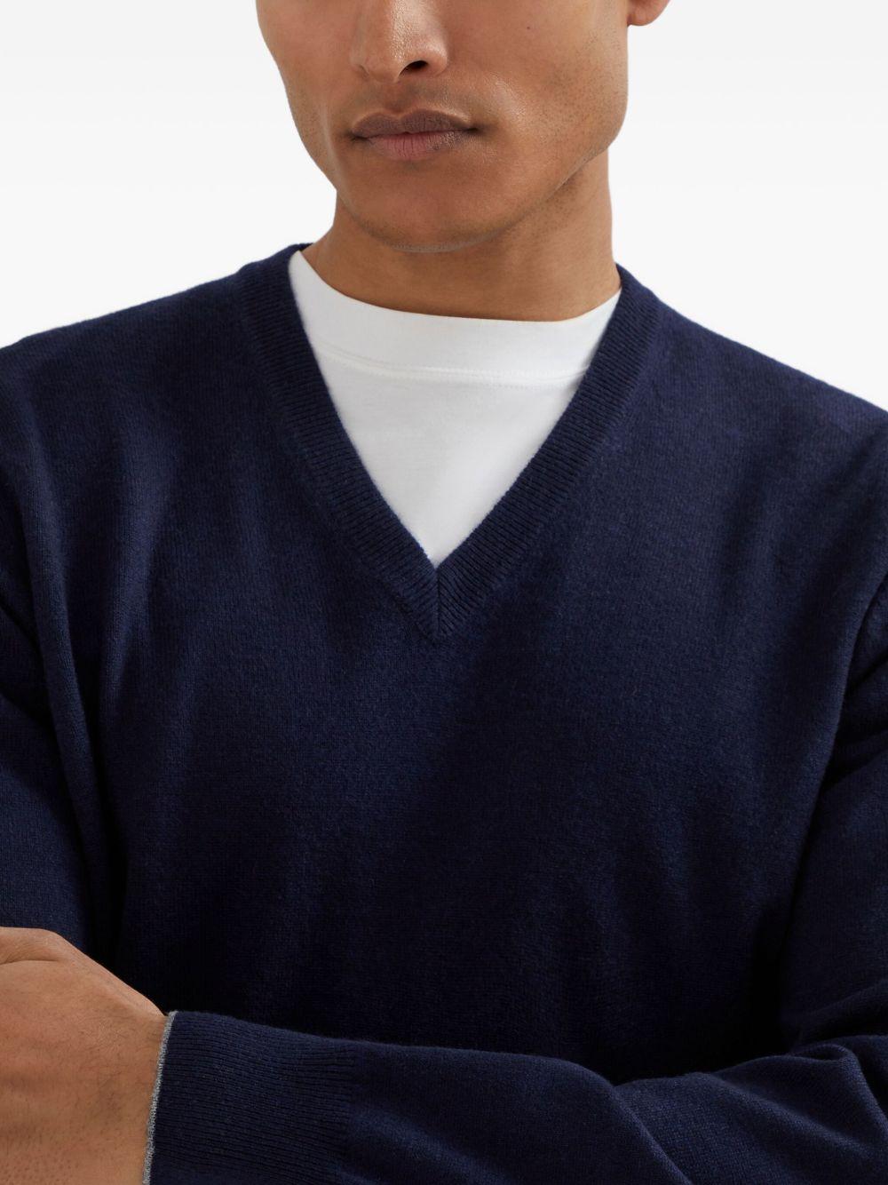 Maglione con scollo a V in blu 