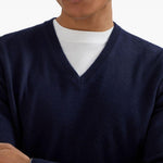 Maglione con scollo a V in blu 