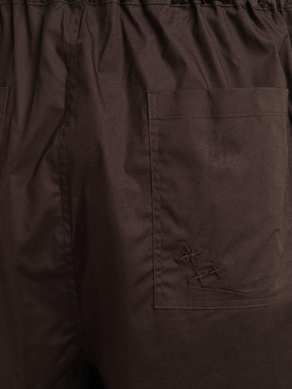 Bermuda con tasche a toppa elasticizzate in vita in marrone Laneus - uomo 