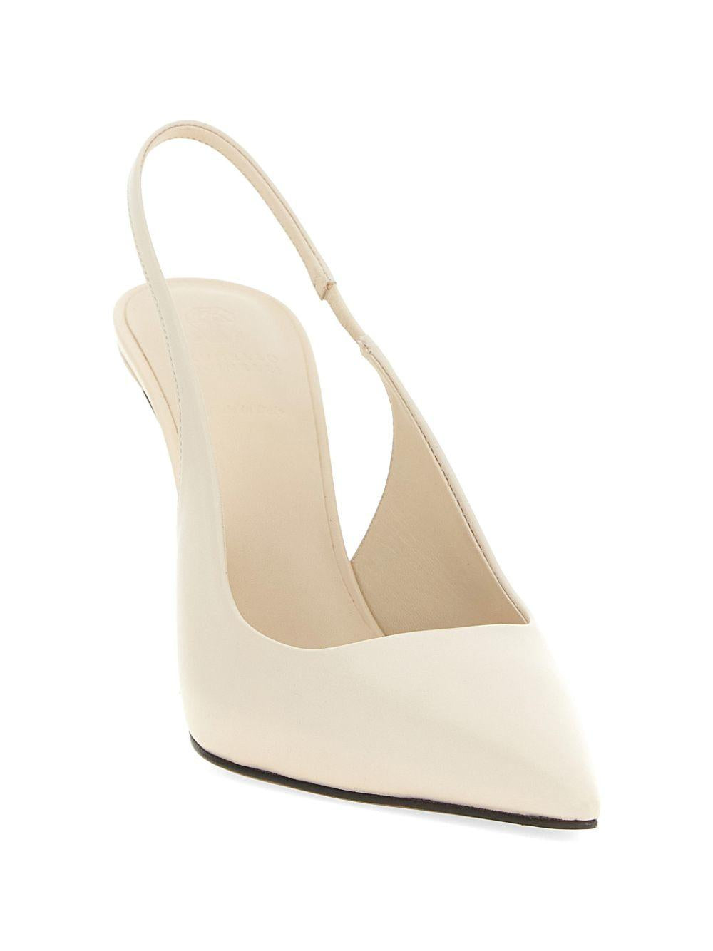 Décolleté in pelle con punta monile in bianco Brunello cucinelli - donna 