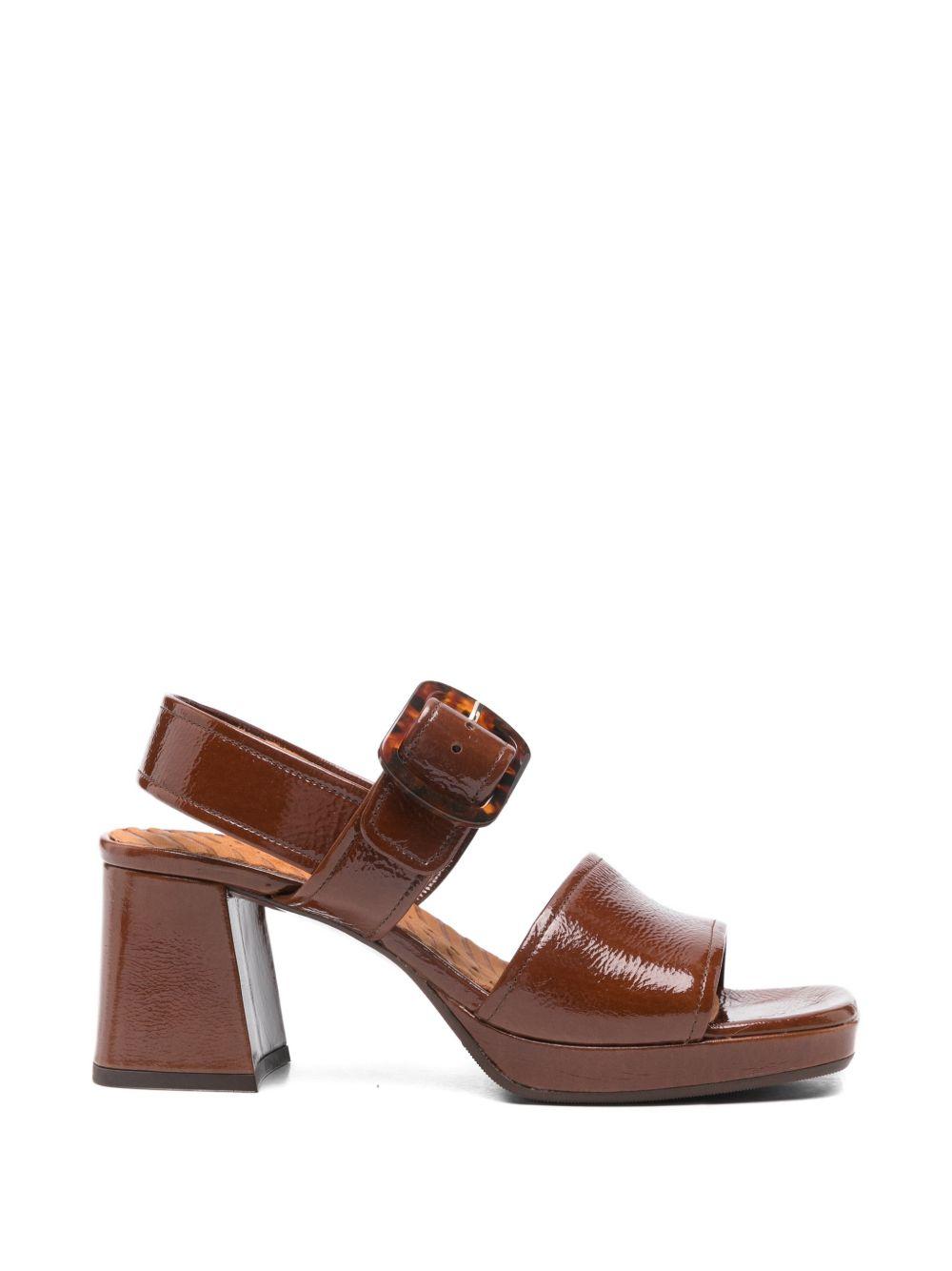 Sandali in pelle lucida con fibbia in marrone Chie mihara - donna 