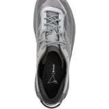 Sneakers con lacci in grigio 