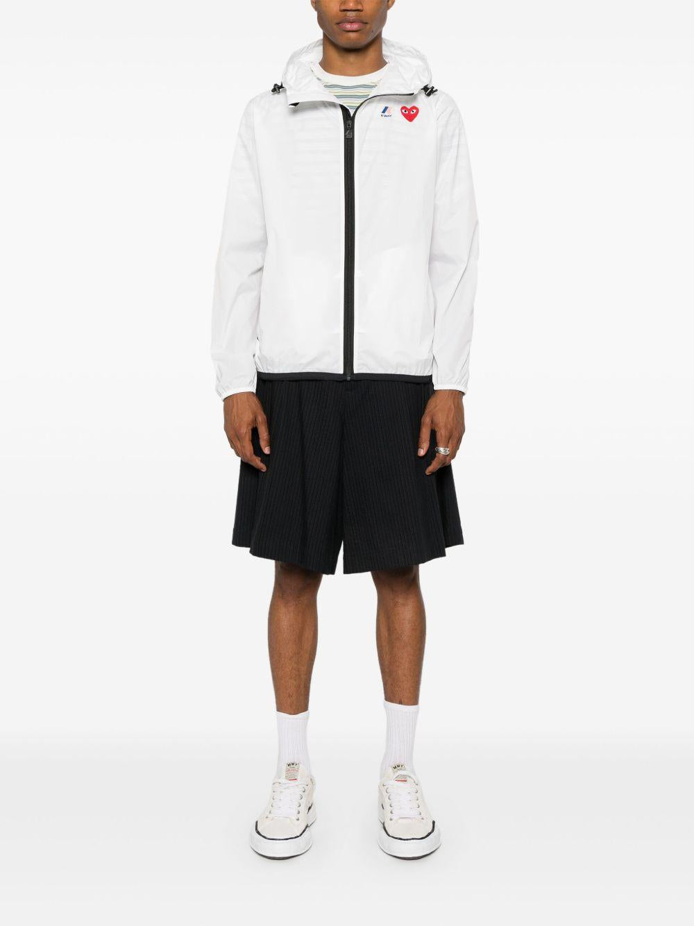 Impermeabile con cappuccio e logo in bianco Comme des garcons play x k-way - unisex 