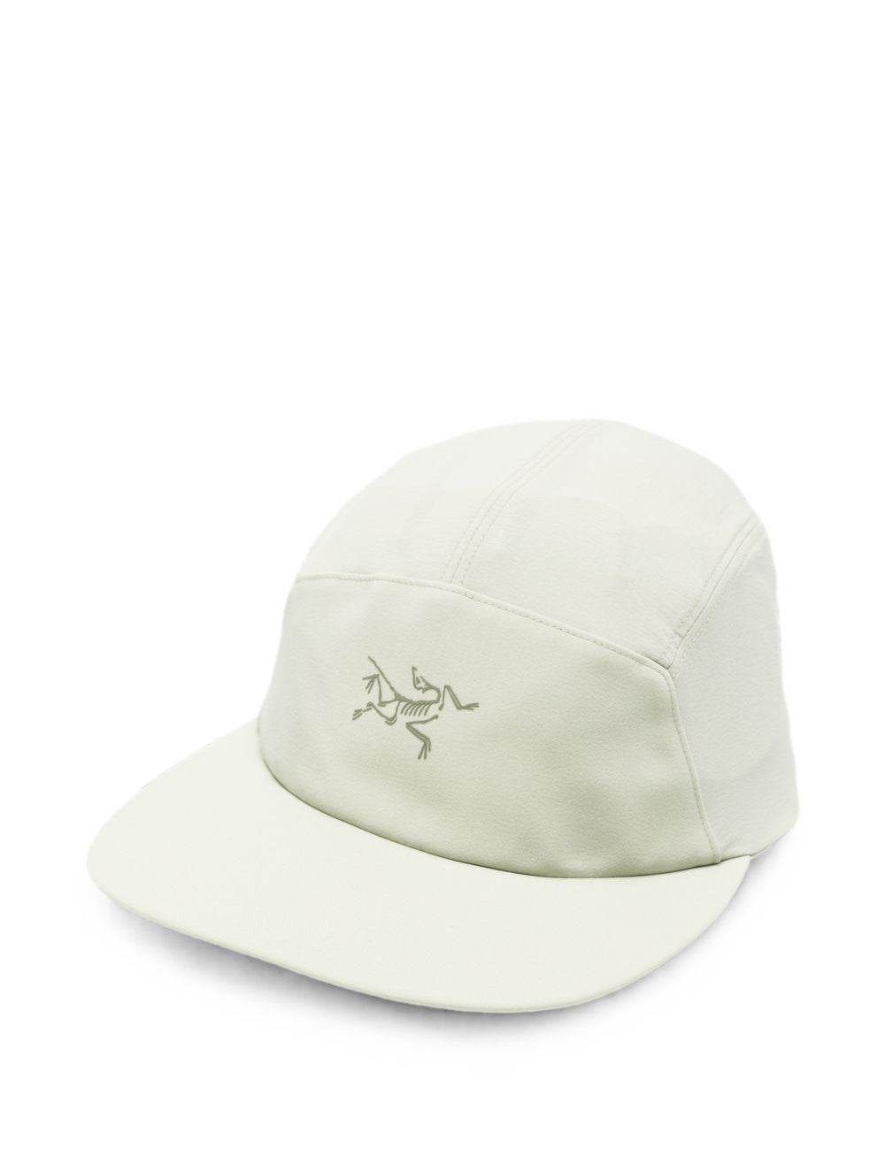 Cappello con logo in verde 