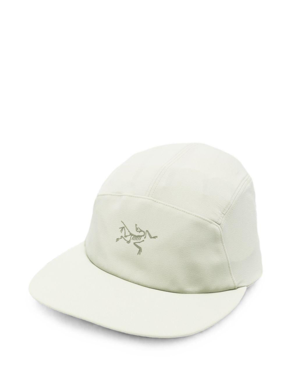 Cappello con logo in verde 