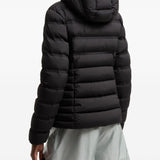 Piumino con cappuccio alete in nero Moncler - donna 
