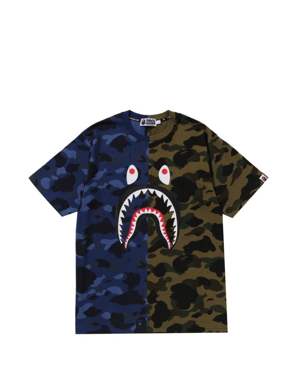 T-shirt in cotone con stampa mimetica in blu e verde A bathing ape - uomo 