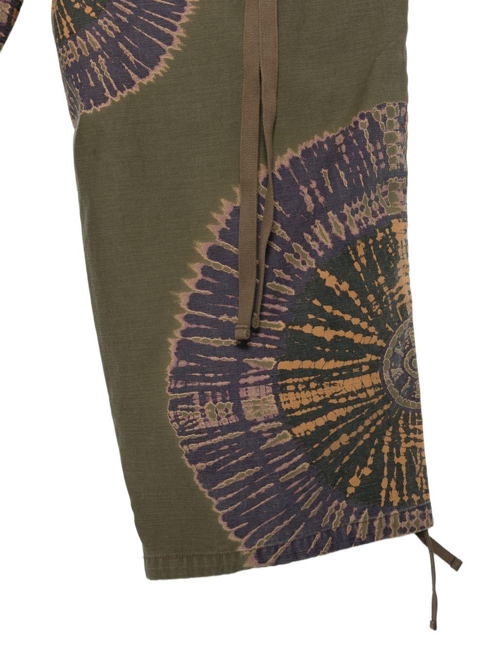 Pantaloni cargo con stampa grafica in verde Khoki - uomo 