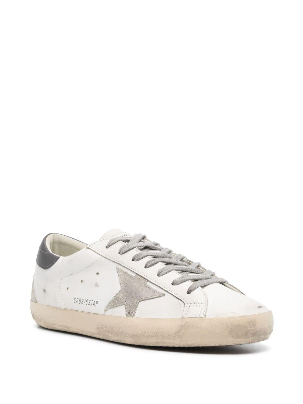 Sneakers Super-Star con effetto vissuto in bianco Golden goose - uomo 