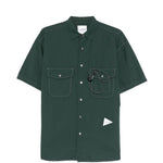 Camicia a maniche corte con moschettone in verde And wander - uomo 