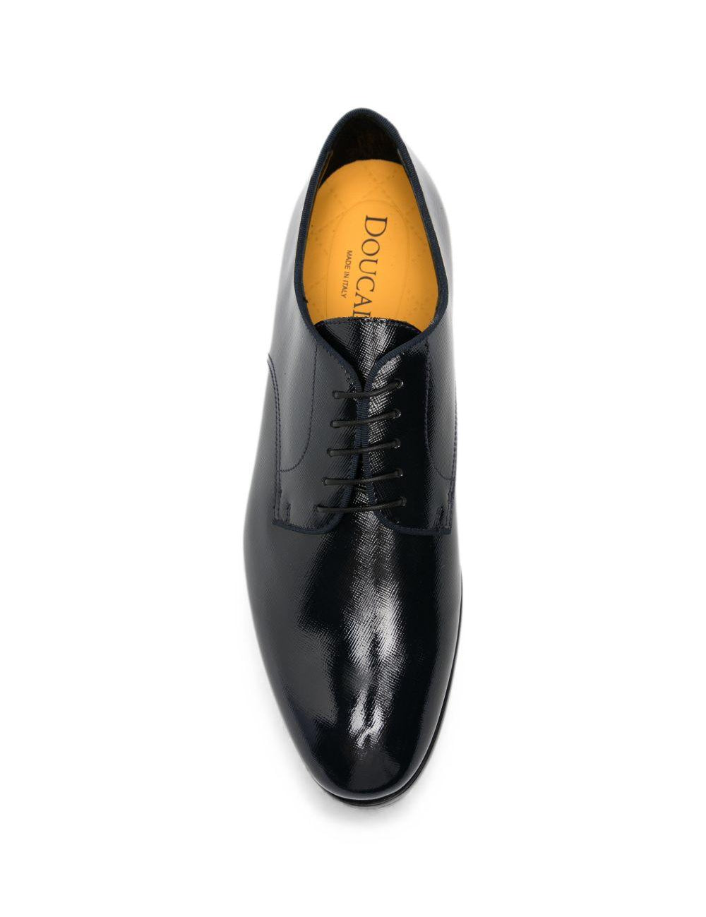 Derby in pelle in nero 