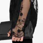 Blusa trasparente con ricamo a fiori in nero Toteme - donna 