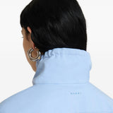 Camicia in popeline a collo alto in celeste 