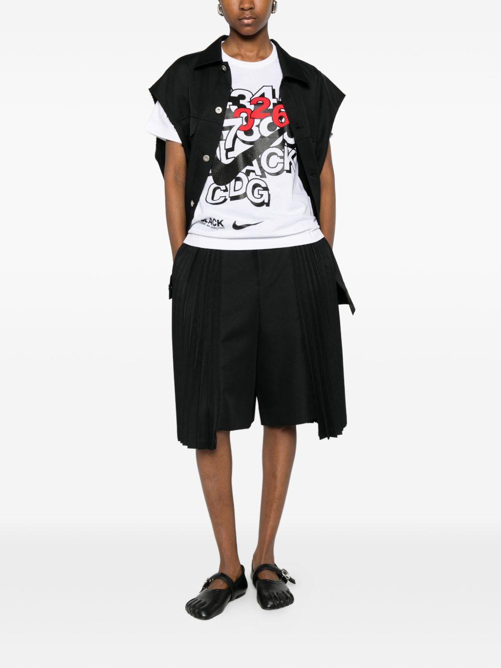 T-shirt con stampa in bianco e nero  Comme Des Garçons Black  x Nike - unisex 